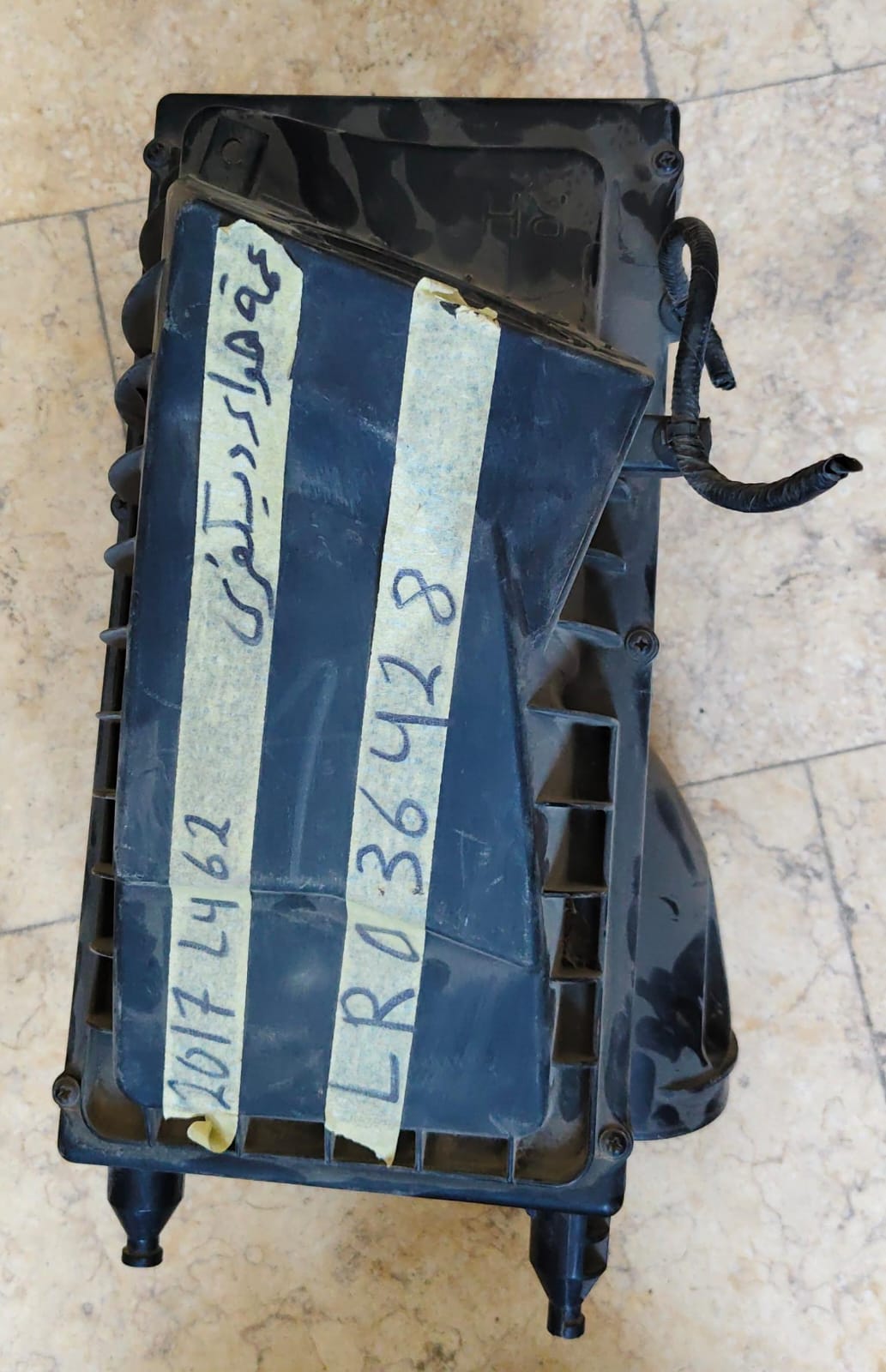 Air cleaner housing assembly without air mass - USED