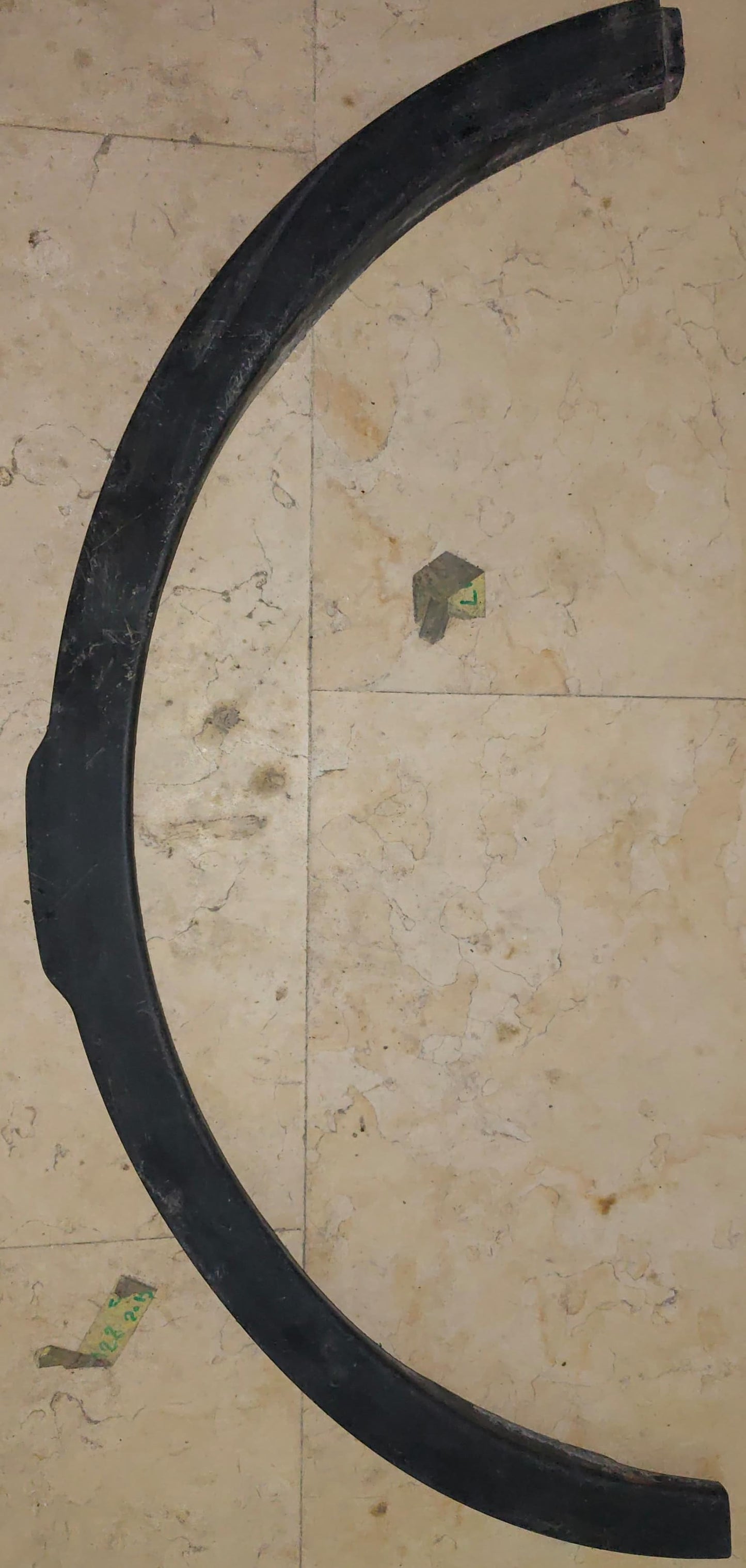 Front Wheel Arch Moulding - USED