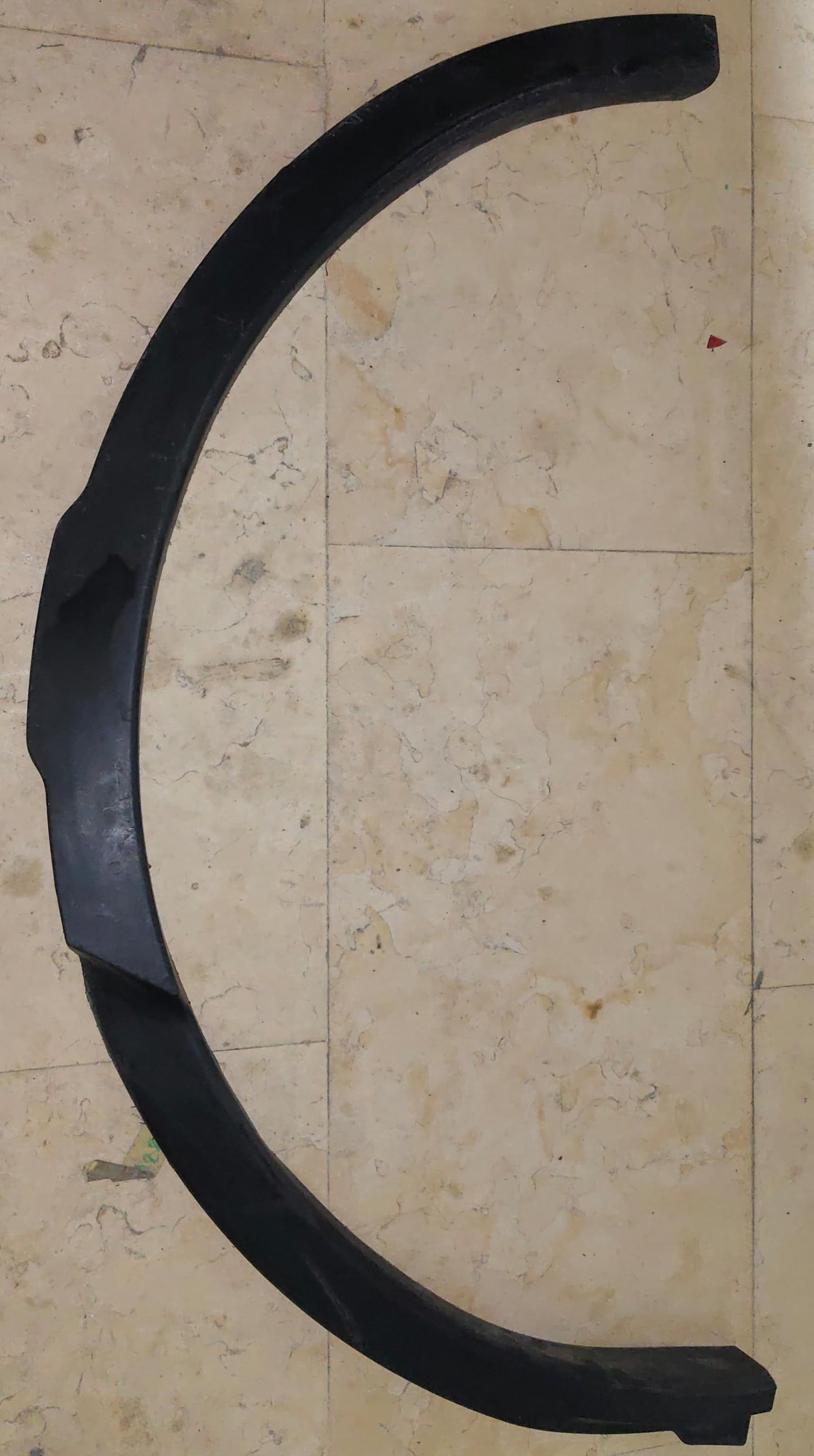 Rear Wheel Arch Moulding- USED