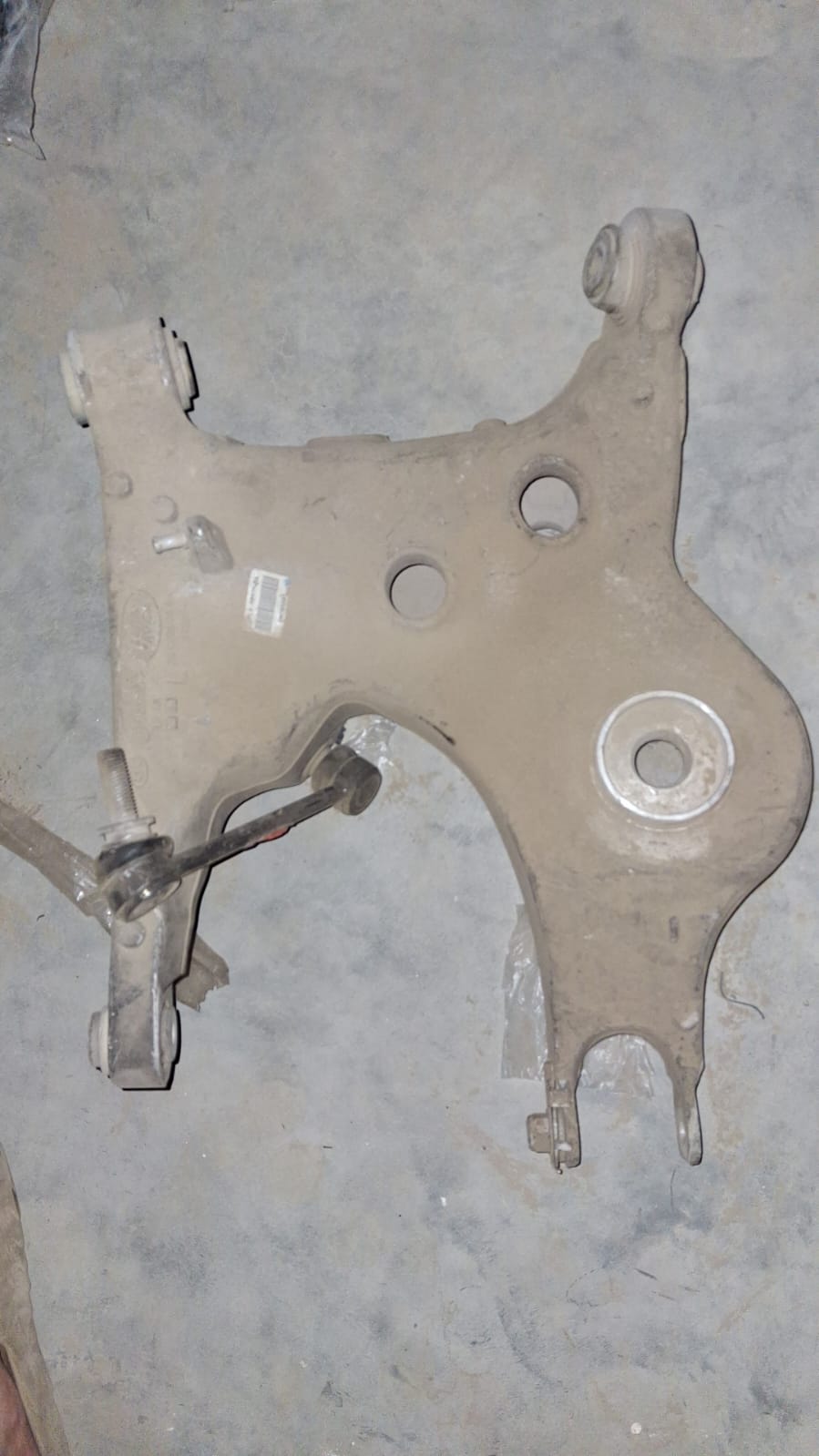 REAR ARM SUSPENSION LH USED