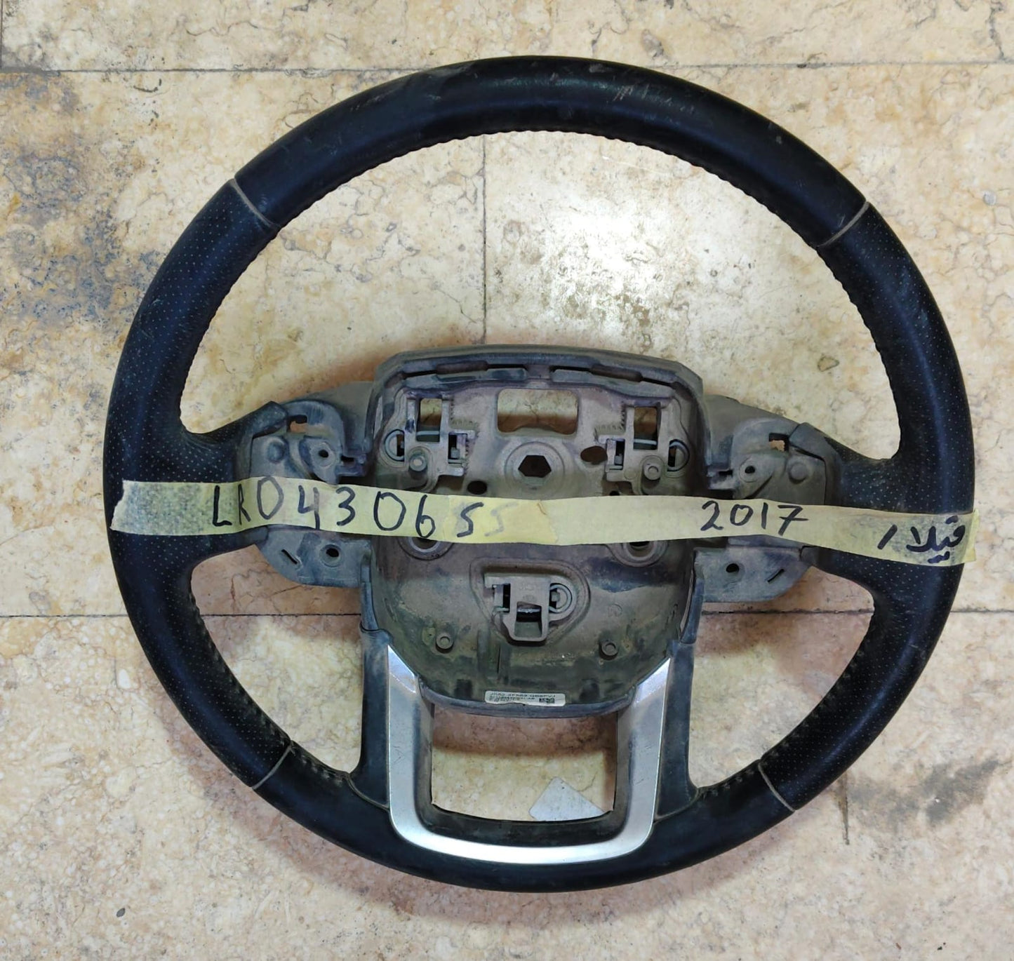Steering wheel without heat or paddle shifters - USED